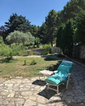 Sous Les Cypres Limans