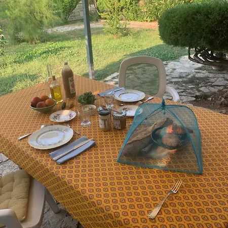 Sous Les Cypres B&B Limans